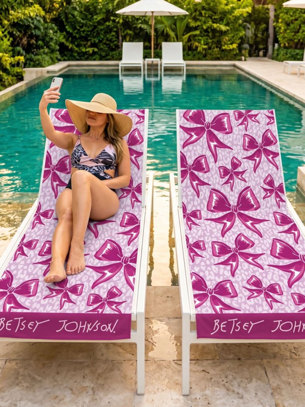 🎀🌴 NWT Betsey Johnson Pink Bow Beach Towel – Coquette Glam Meets Summer Fun!